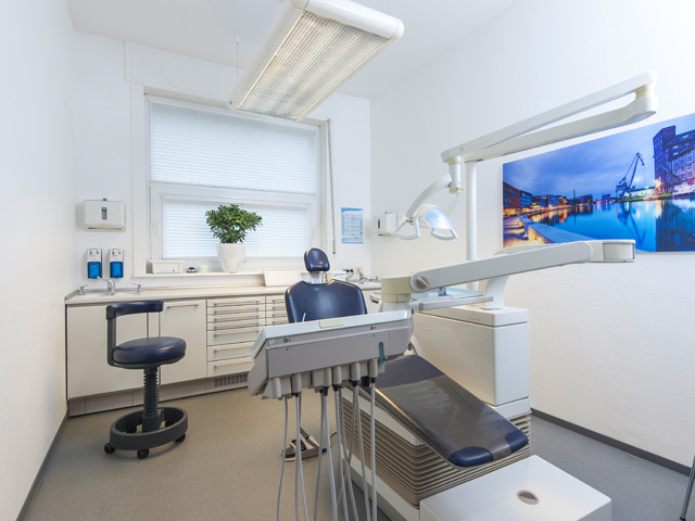 Behandlungszimmer in der Zahnarztpraxis - Dr. Witteler & Steinker
